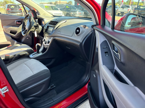 Used 2015 Chevrolet Trax LT w/ LT Sun and Sound Package image 14