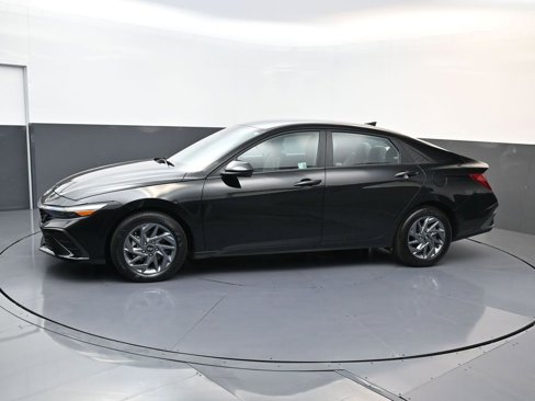 Certified 2024 Hyundai Elantra SEL image 7