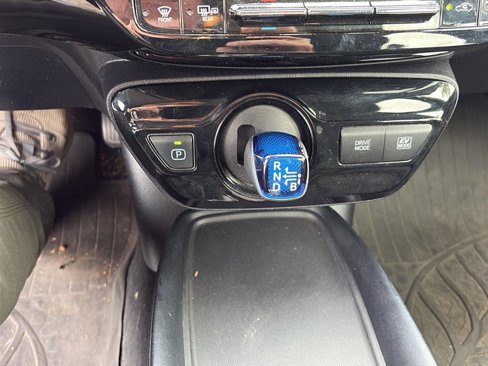 Used 2019 Toyota Prius LE image 9