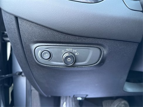 Used 2018 Chevrolet Equinox LT image 19
