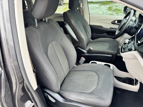 Used 2017 Chrysler Pacifica Touring image 20