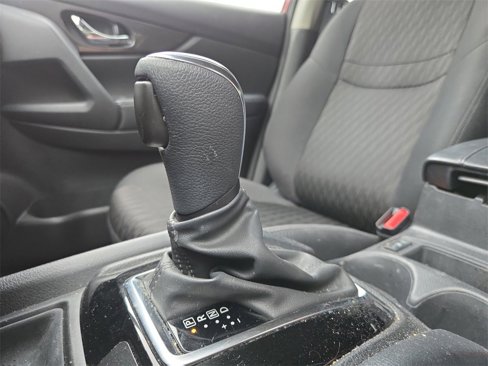 Used 2020 Nissan Rogue SV image 20
