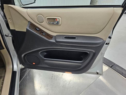 Used 2002 Toyota Highlander Limited image 25