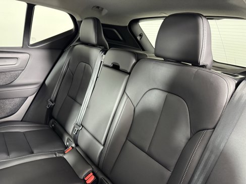 Certified 2025 Volvo XC40 B5 Core image 13