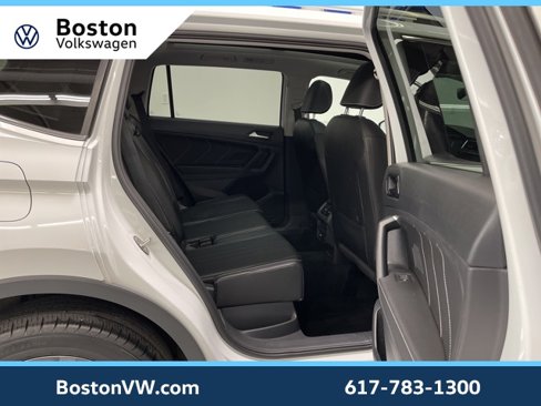 Used 2022 Volkswagen Tiguan SE w/ Panoramic Sunroof Package image 27