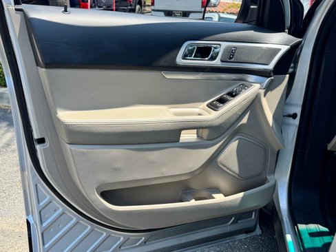 Used 2014 Ford Explorer XLT w/ Equipment Group 201A image 13