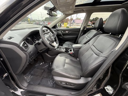 Used 2019 Nissan Rogue SL w/ Premium Package image 16