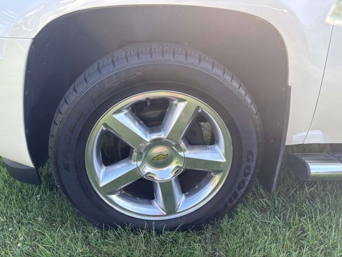 Used 2013 Chevrolet Avalanche LTZ image 6