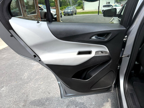 Used 2023 Chevrolet Equinox LT w/ Driver Convenience Package image 17