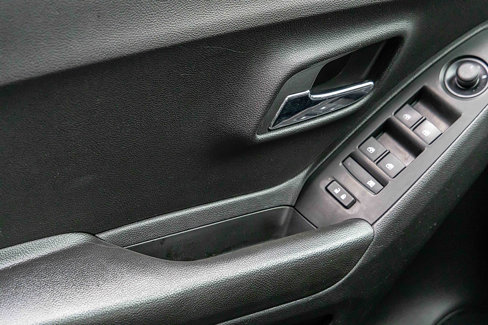 Used 2022 Chevrolet Trax LT w/ LT Convenience Package image 15