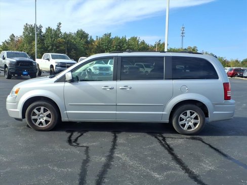 Used 2008 Chrysler Town & Country Touring image 28