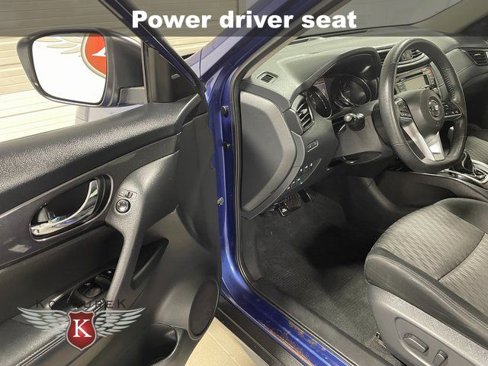 Used 2019 Nissan Rogue SV image 10