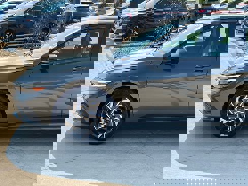 Certified 2025 Hyundai Elantra Sport image 7