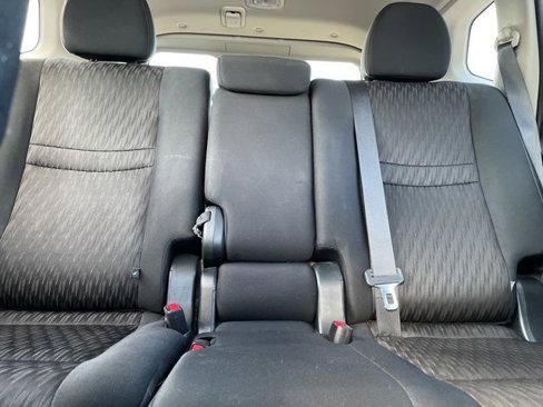 Used 2018 Nissan Rogue SV image 11