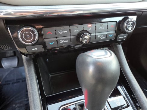 Used 2022 Jeep Compass Limited w/ Sun and Sound Group image 13