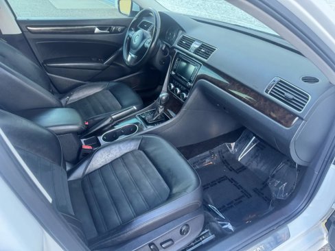 Used 2015 Volkswagen Passat TDI SEL Premium image 15