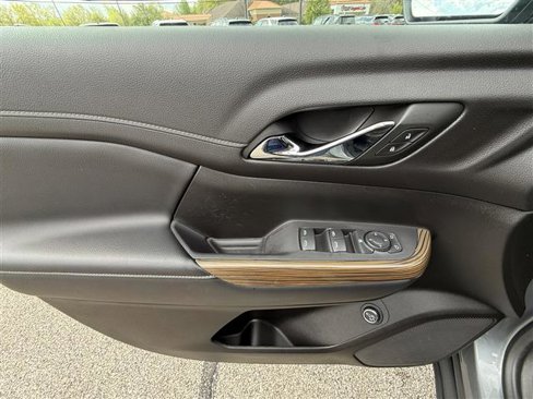 Used 2021 GMC Acadia SLE w/ Driver Convenience Package image 12