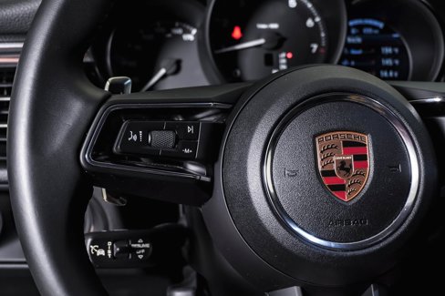 Certified 2025 Porsche Macan image 20