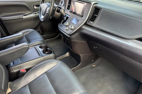 Used 2019 Toyota Sienna SE image 33