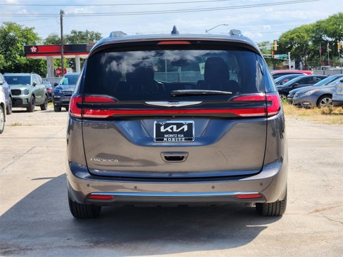 Used 2021 Chrysler Pacifica Touring-L w/ Uconnect Theater Family Group image 5