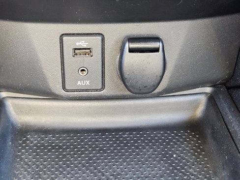 Used 2015 Nissan Rogue SV w/ SV Premium Package image 26