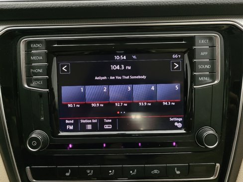 Used 2018 Volkswagen Passat 2.0T R-Line image 25
