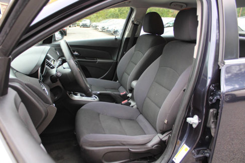 Used 2015 Chevrolet Cruze LT w/ Technology Package image 23