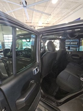 Used 2021 Jeep Gladiator Sport image 28