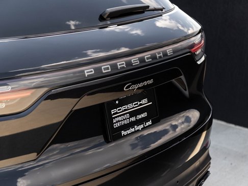 Certified 2022 Porsche Cayenne Platinum Edition image 32