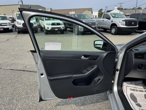 Used 2016 Volkswagen Jetta S image 16