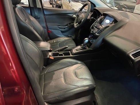Used 2017 Ford Focus Titanium w/ Titanium Technology Package image 8