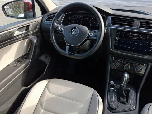 Used 2019 Volkswagen Tiguan SEL Premium image 14