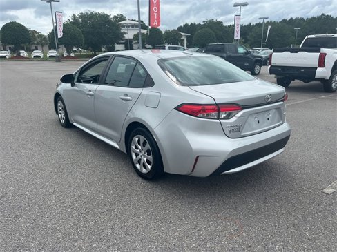 Used 2021 Toyota Corolla LE image 5