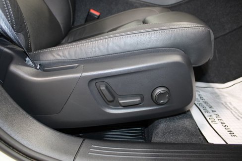 Used 2024 Volvo XC40 B5 Plus w/ Climate Package image 32