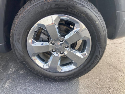 Used 2019 Jeep Compass Latitude w/ Popular Equipment Group image 25