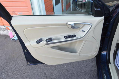 Used 2013 Volvo S60 T5 image 32