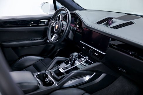 Used 2020 Porsche Cayenne Turbo S image 15
