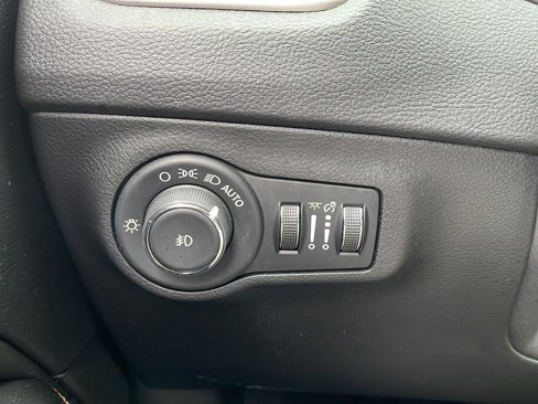 Used 2020 Jeep Compass Latitude w/ Popular Equipment Group image 13