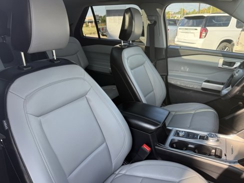 Used 2021 Ford Explorer XLT w/ Equipment Group 202A image 30