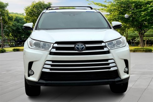 Used 2018 Toyota Highlander XLE image 2