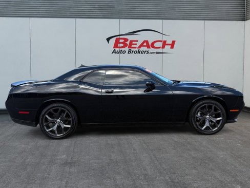 Used 2018 Dodge Challenger SXT Plus image 3