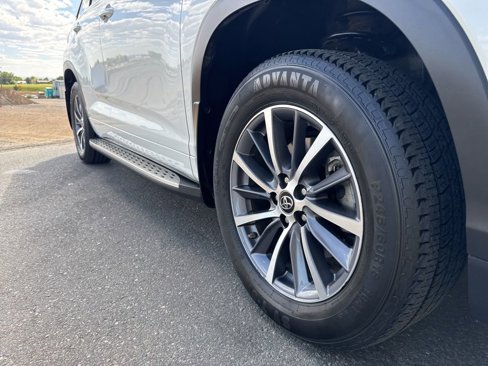 Used 2017 Toyota Highlander XLE image 7