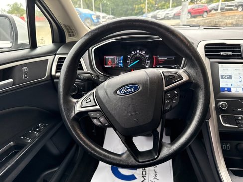 Used 2019 Ford Fusion SE image 14