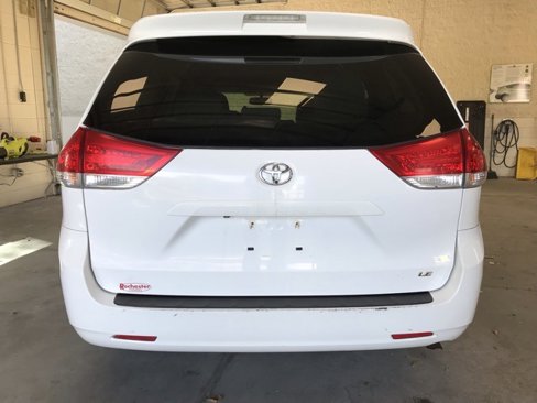 Used 2014 Toyota Sienna LE image 5