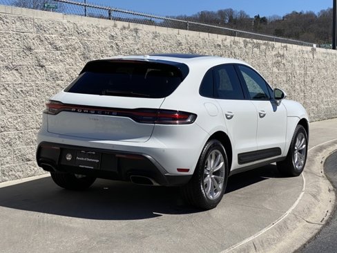 Certified 2025 Porsche Macan image 7