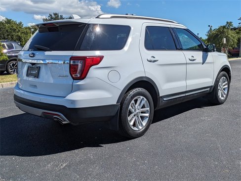 Used 2016 Ford Explorer XLT image 5
