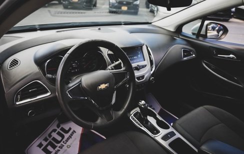 Used 2018 Chevrolet Cruze LS image 2