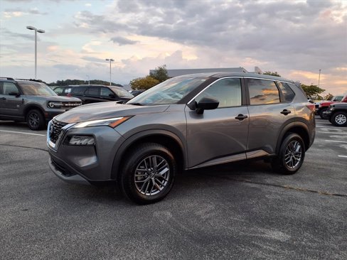 Used 2023 Nissan Rogue S image 1