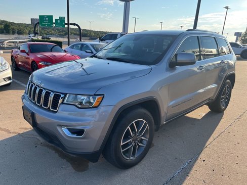 Used 2020 Jeep Grand Cherokee Laredo w/ Laredo X Package image 3