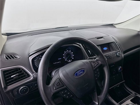 Used 2019 Ford Edge SE image 9
